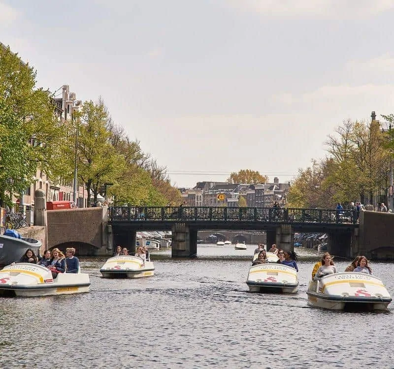 השכרת סירת פדלים באמסטרדם