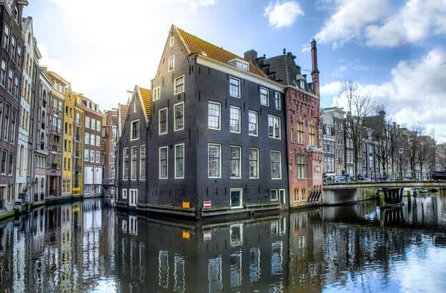 בתים על המים באמסטרדם