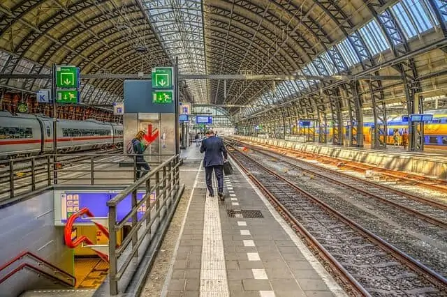 תחנת הרכבת המרכזית - Stationsplein