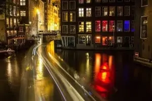 שייט לילי בתעלות אמסטרדם עם ארוחה רומנטית