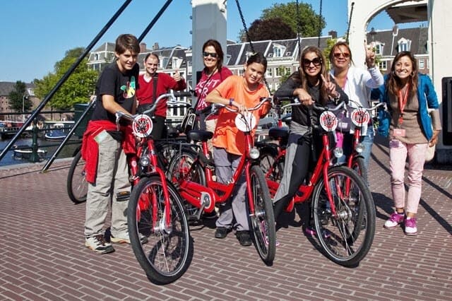הזולה ביותר להכיר את אמסטרדם זה באמצעות אופניים