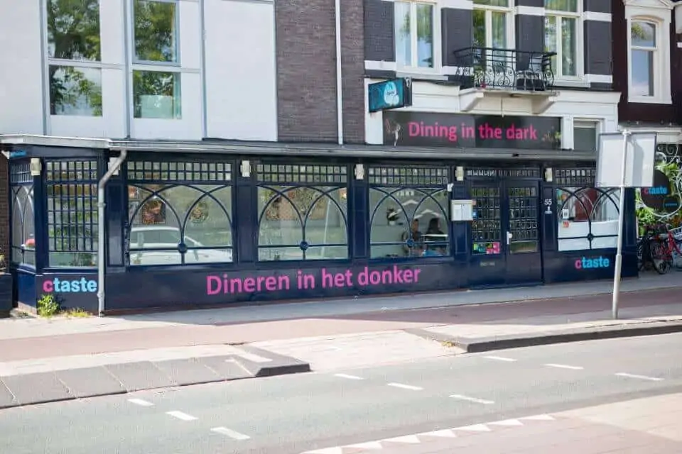 ארוחה בחושך/מסעדה בחושך באמסטרדם Dining in the Dark Experience