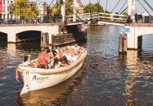 שייט בסירה פרטית באמסטרדם