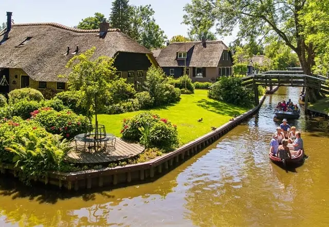 Giethoorn: Round Trip from Amsterdam