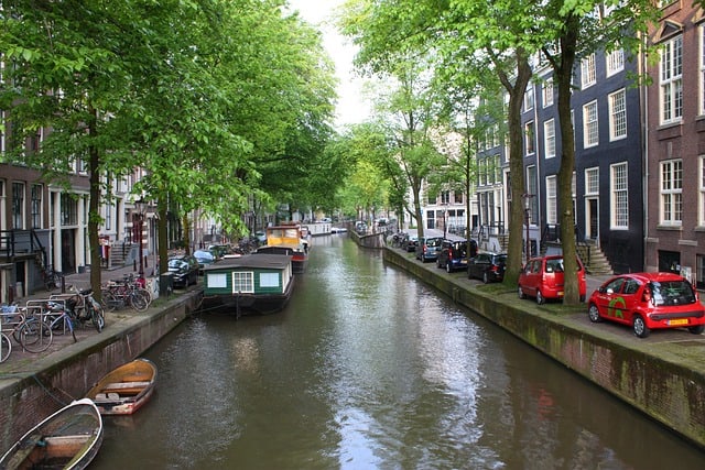 התעלות מעניקות לאמסטרדם מראה ייחודי מקסים