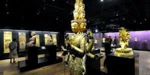 פסלים במוזיאון העולם ברוטרדם