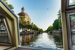 Amsterdam: Top Highlights Canal Cruise - with Hot Choco
