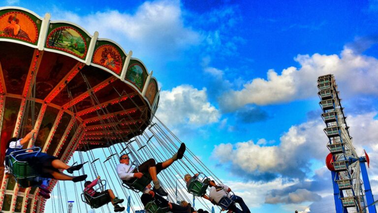 פארק השעשועים וואליבי בהולנד - Walibi Holland, רכבת הרים ומתקנים לילדים